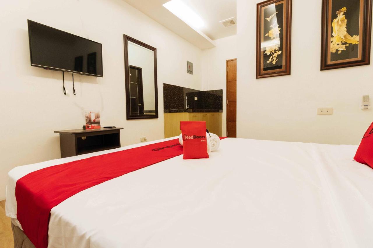 Reddoorz Plus Near Commonwealth Regalado Quezon City Exterior photo