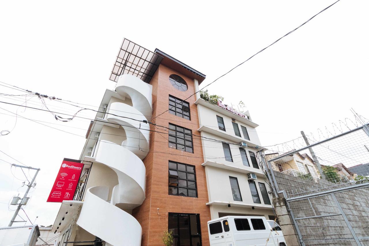 Reddoorz Plus Near Commonwealth Regalado Quezon City Exterior photo