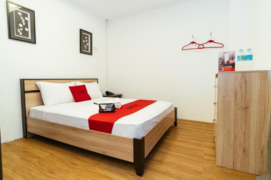 Reddoorz Plus Near Commonwealth Regalado Quezon City Exterior photo